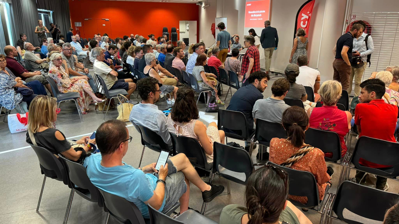 Annecy La Col Re Des Enseignants D Eps Sur La Piscine Des Marquisats