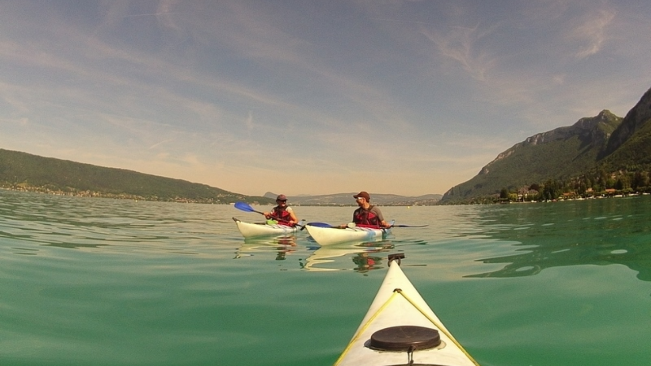 Les meilleurs sports aquatiques à pratiquer autour d’Annecy - kayak