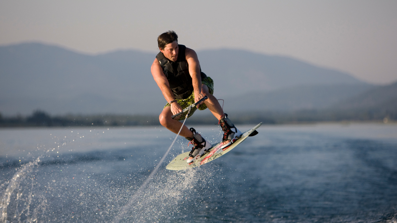 Les meilleurs sports aquatiques à pratiquer autour d’Annecy - wakeboard