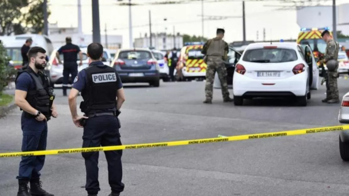 Chambéry: deux policiers de la BAC agressés