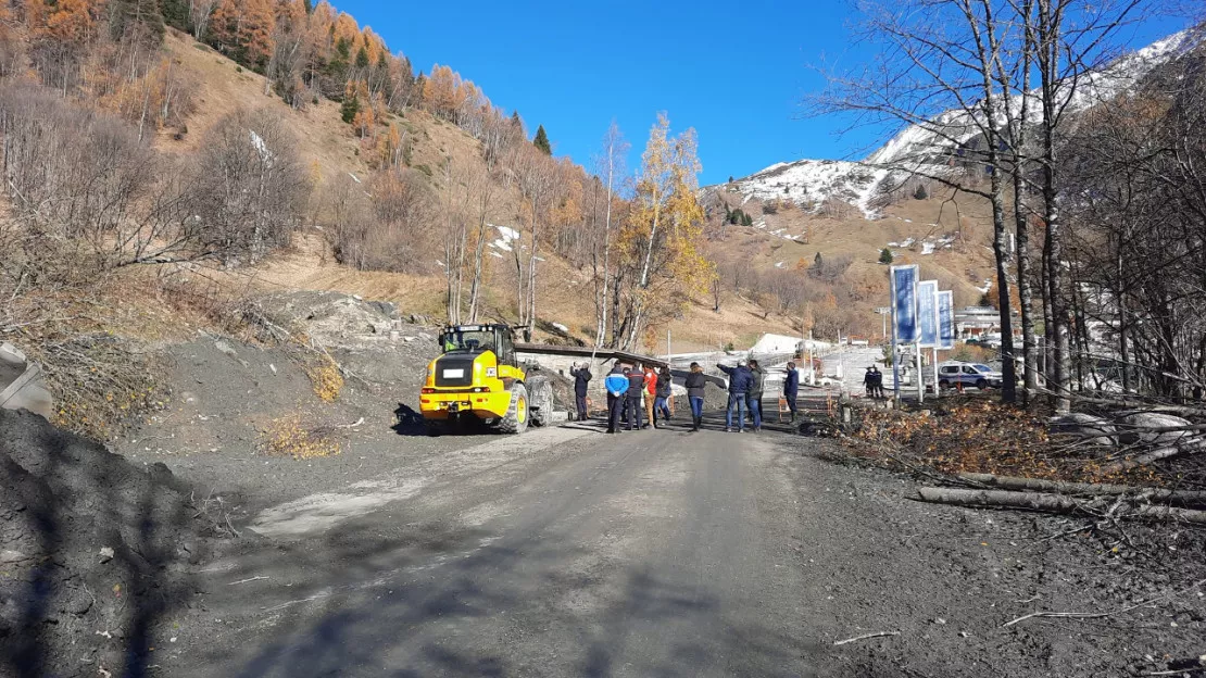 Chamonix: le hameau du Tour bloqué par une coulée de boue