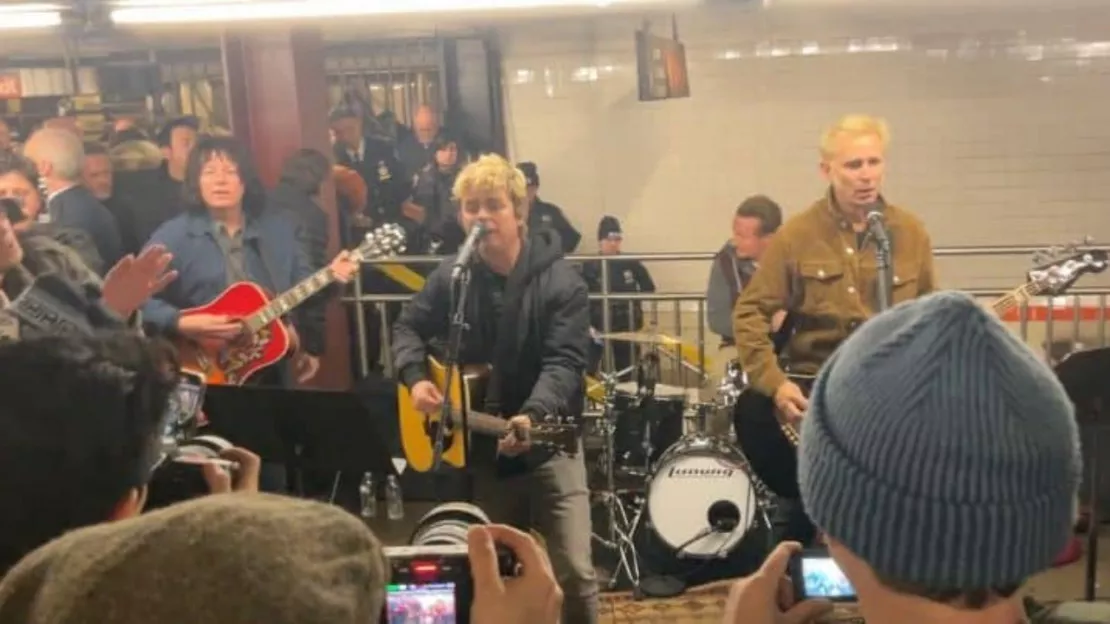 Green Day et Jimmy Fallon jouent dans le métro new-yorkais !