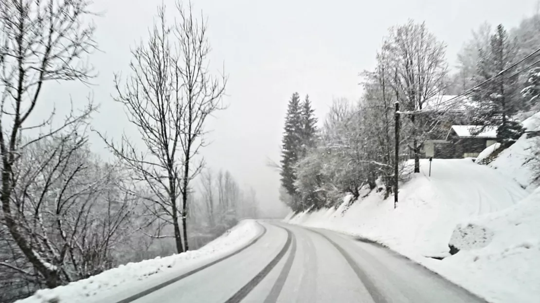 La neige a fait son retour cette nuit jusqu'en plaine