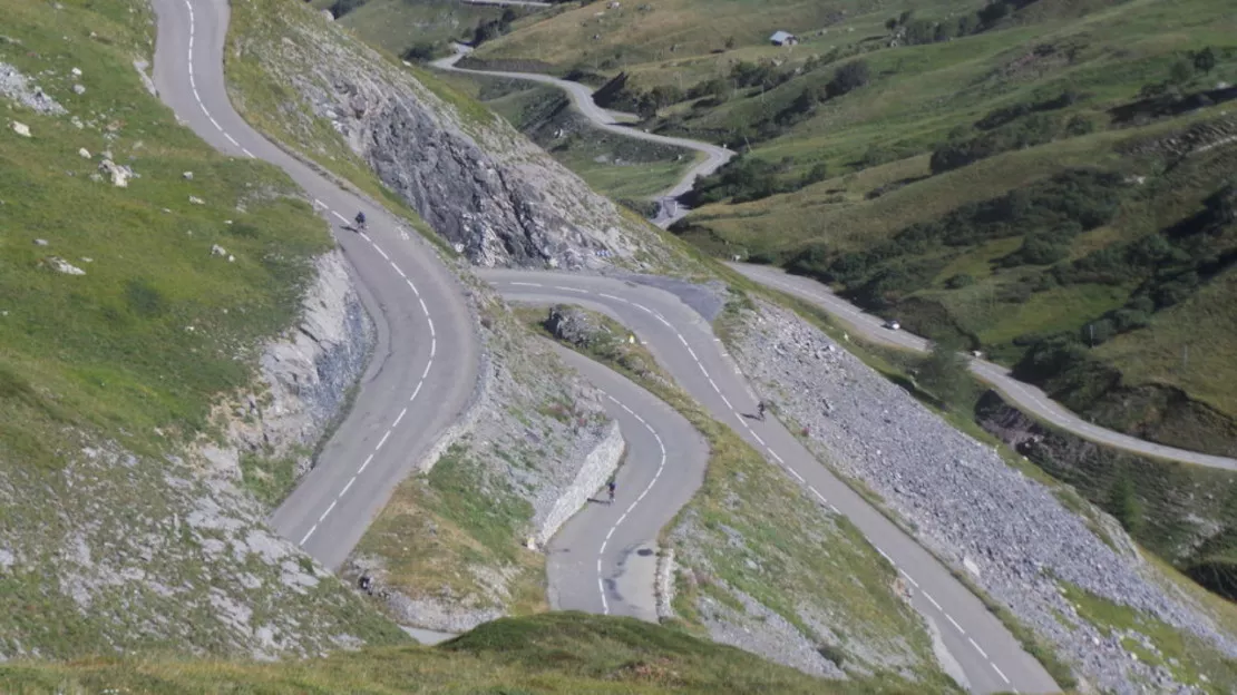 Les premières fermetures de grands cols ont débuté en Savoie