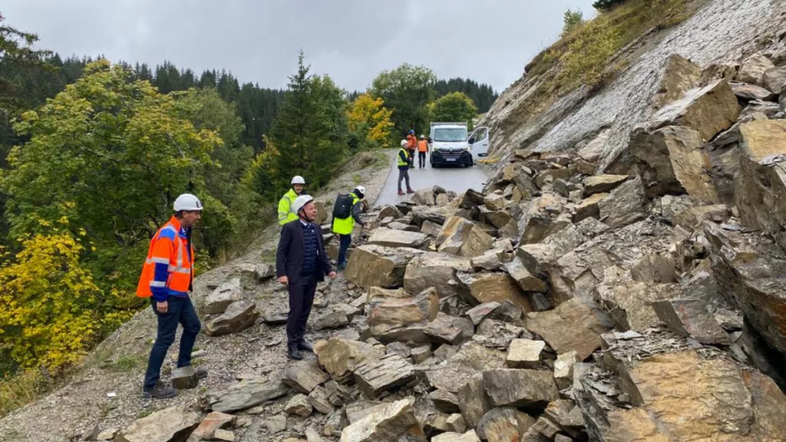 Les travaux se poursuivent sur la route à Fillière en Haute-Savoie