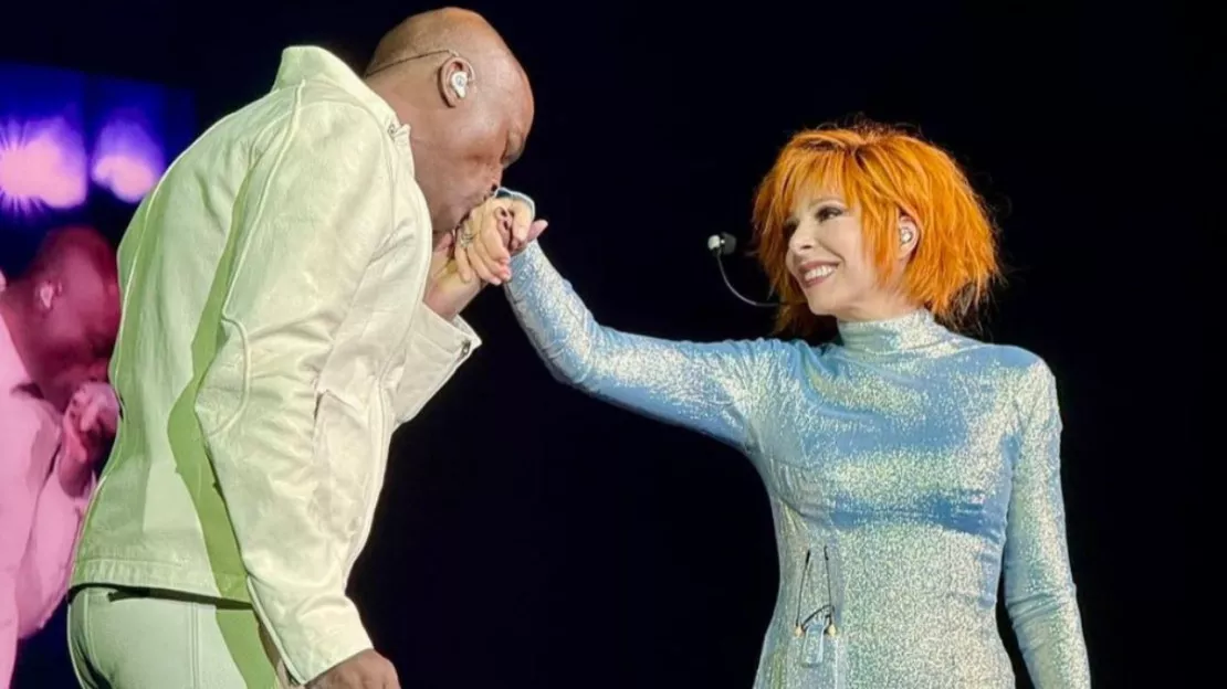 Mylène Farmer enflamme le Stade de France avec un incroyable baiser