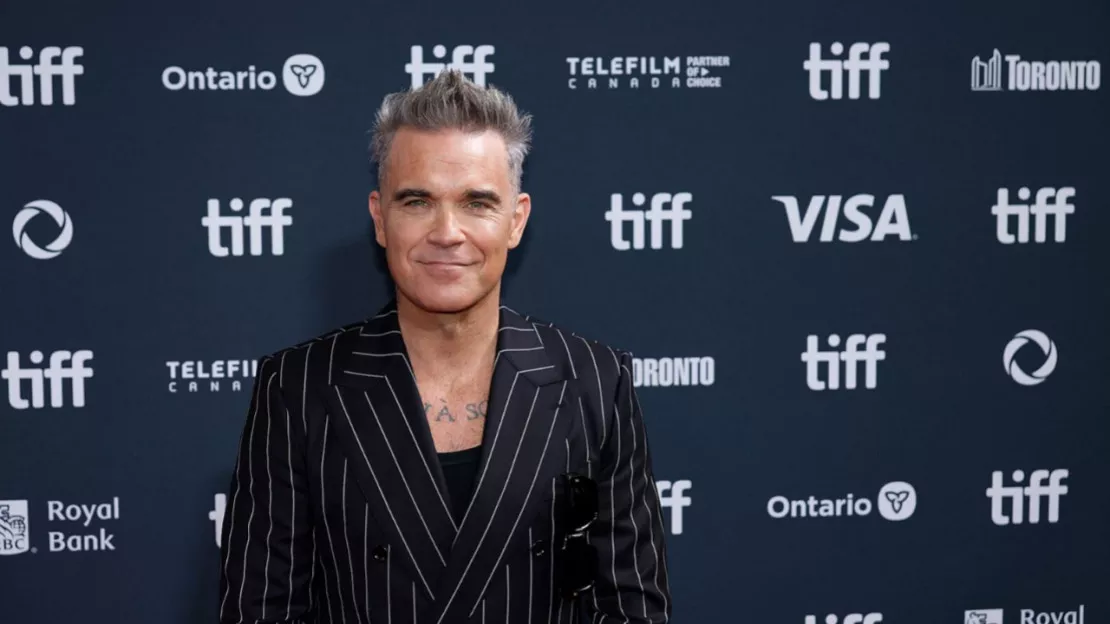 Robbie Williams toujours aussi taquin avant la sortie de son biopic